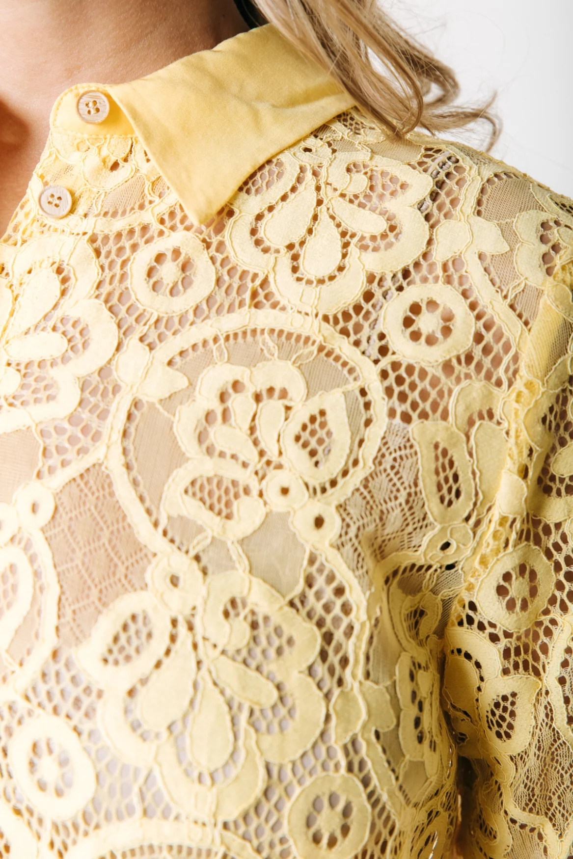 Giulia Lace Resort Shirt | Warm yellow - Image 4