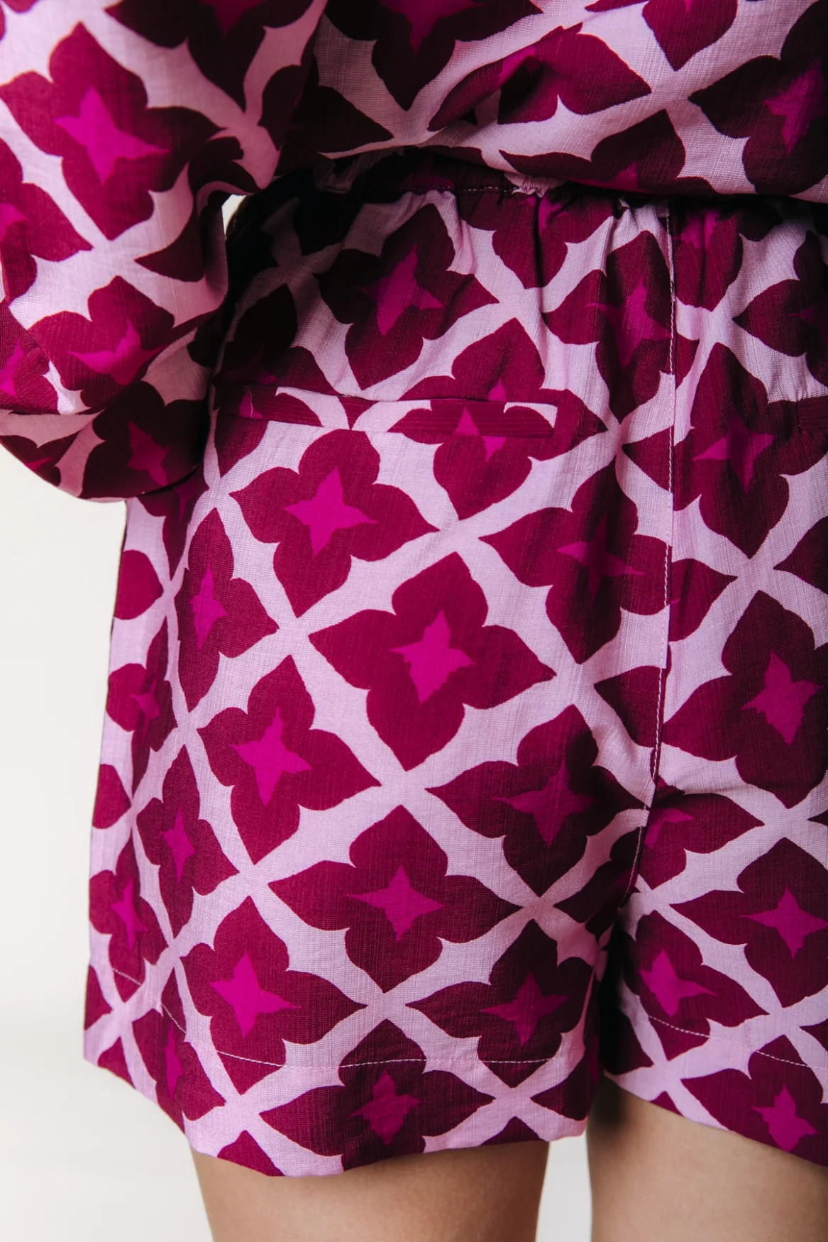 Linny Geo Short | Multicolor - Image 3