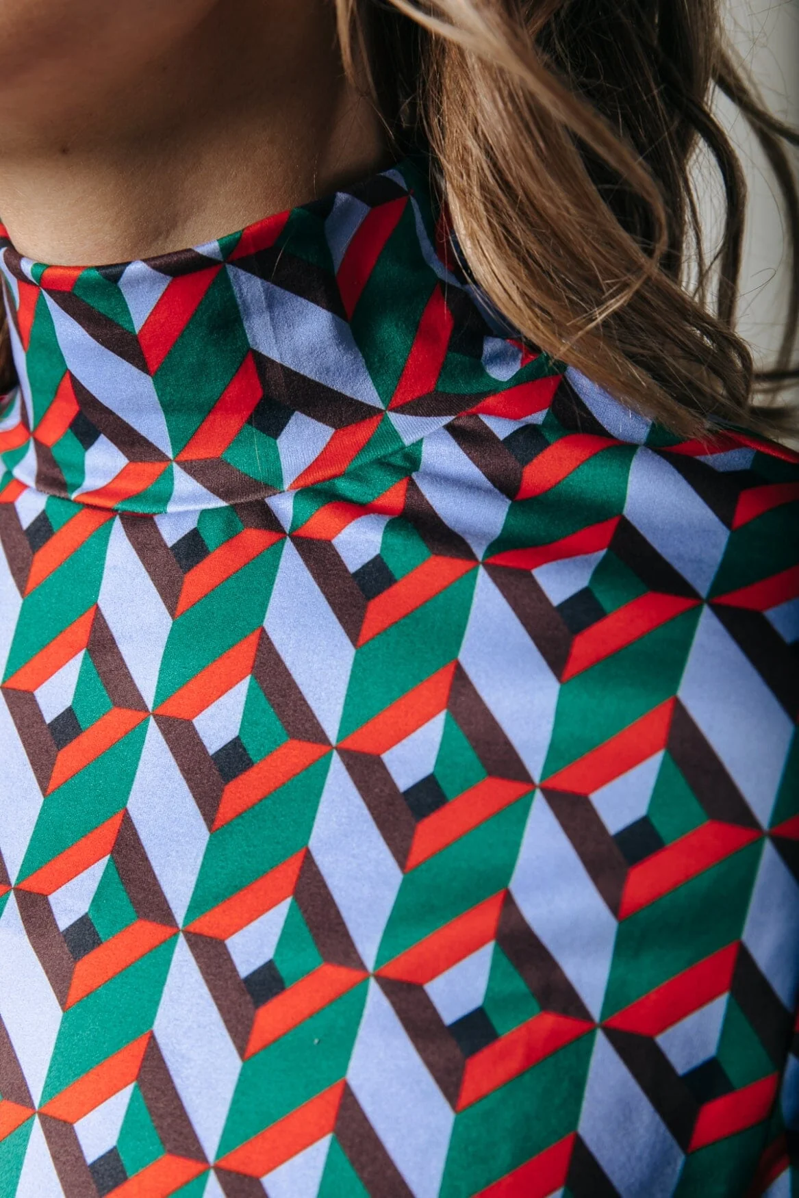 Neyo Graphic Peached Turtleneck Top | Multicolor - Image 3